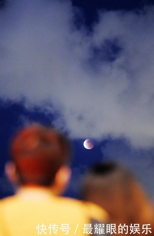 新华社记者 新华全媒+|“超级红月亮”