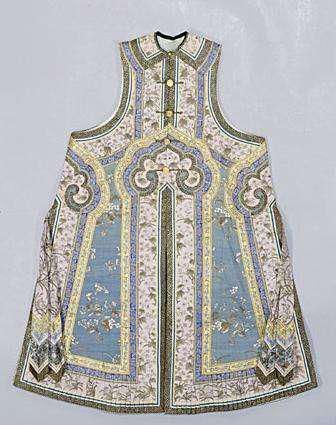 到底|看尽清宫戏，到底嫔妃娘娘穿的什么你不知道的服装名字