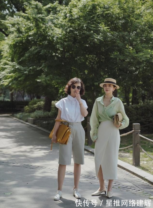 配色|55岁后该怎么穿?学习三木妈妈的夏季搭配,简约而有质感