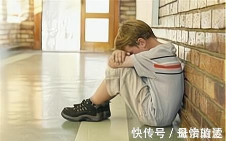 父母|考99.5分被批评,男娃被家长逼出癔症,住院期间还让孩子背古诗