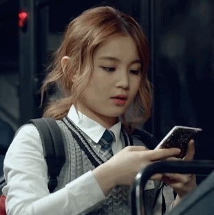 牛仔装|牛仔装怎么穿才好看,看小宋佳的牛仔私服搭配,时髦减龄又高级