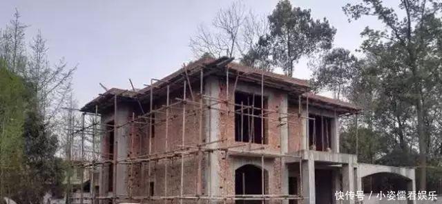 地基|赚钱了,要回家盖一栋这样的别墅,带开放式车库,让邻里都来羡慕