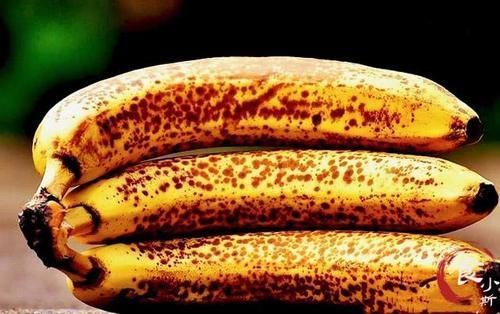 新鲜|为何香蕉在超市那么新鲜,买回家后没2天就发黑变烂?原因很简单
