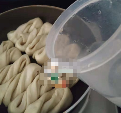 黑芝麻|早餐我做了这道美味,香脆松软,儿子都吃嗨了,三天两头准做一锅
