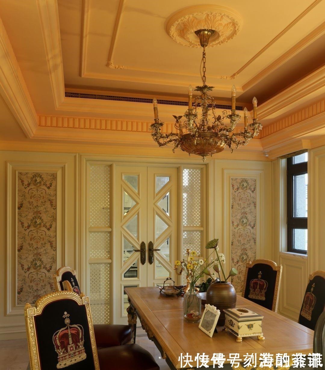 审美|大胆运用色彩的家居空间，每一个房间都独具特色，审美真是独特！