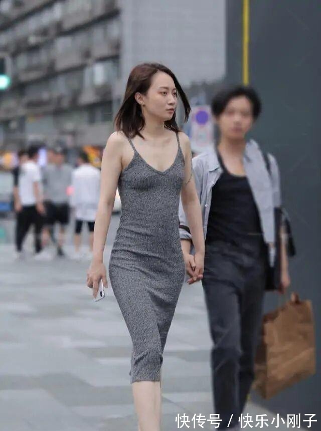 连衣裙|束腰贴身的连衣裙,让你美成焦点,特别好看