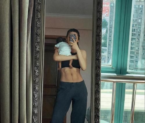 怀孕|怀孕8个月,马甲线清晰可见,分娩后身体立即恢复,却被网友骂惨