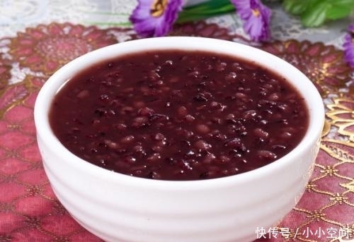 花生和它一起煮,气血好了,体内湿气没了,皮肤越来越紧致细腻