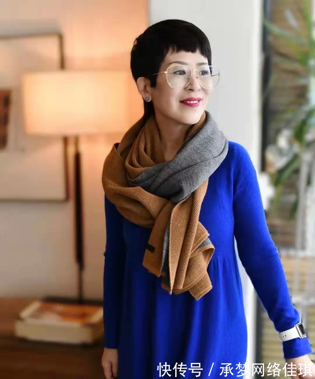 牛油果绿 五六十岁的女人,可以多穿这些“亮丽色”,高级优雅还减龄