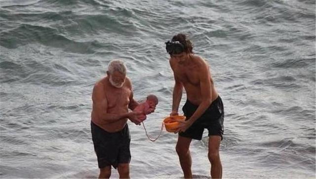 阳台上|“地表最强宝妈”,下海游个泳“顺便”生了娃,网友:实名制羡慕