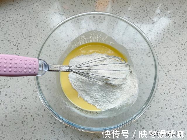 酸奶|轻如云朵的酸奶蛋糕，做法简单又好吃，比豆腐还嫩比戚风好做