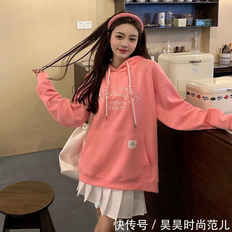 穿搭方式 春天来了,卫衣+裙子的简单穿搭示范,大方舒适又显气质