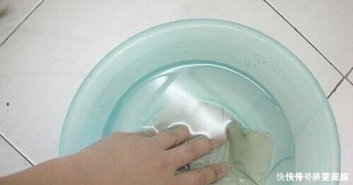洗衣机|原来冬天洗羽绒服这么简单,加点厨房这一常见物,蓬松干净无白渍