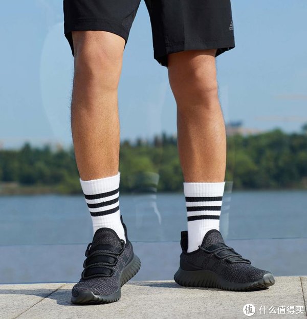 篮球鞋 300元预算买阿迪达斯——特价男款运动鞋推荐（一）