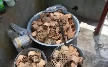 空隙|养花土不用买，3种“垃圾”掺一掺，就是营养土肥沃流油，养花棒