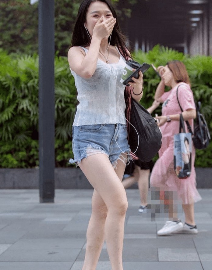 半透明式|街拍:这种女生娶回家,应该会很幸福很旺夫!