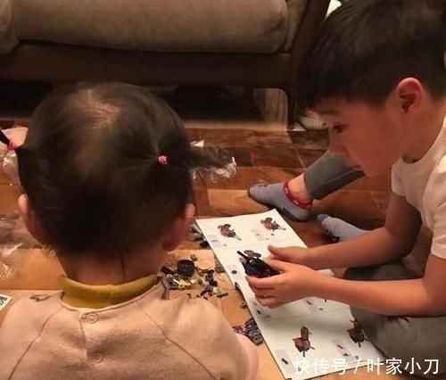 參觀華少住的豪宅,衣帽間塞滿名牌服飾,當主持人撈金能力很恐怖