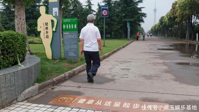 寿命|每日步行数影响人的寿命？50岁后，想要健康，三件事再喜欢也得忍