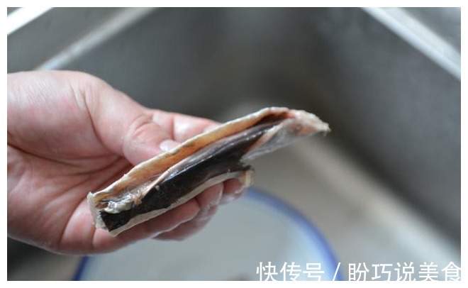 炸带鱼直接下锅炸难怪腥味重,多加这三步,带鱼不腥不腻又酥脆