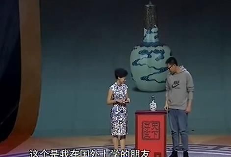 小伙带来瓷器改成的台灯，专家怒道：老外干的！国人不这么混蛋！