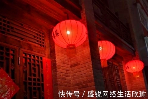 王仙芝$老人救一丑汉,丑汉为报恩,激动地说:您正月十五当晚挂个红灯笼