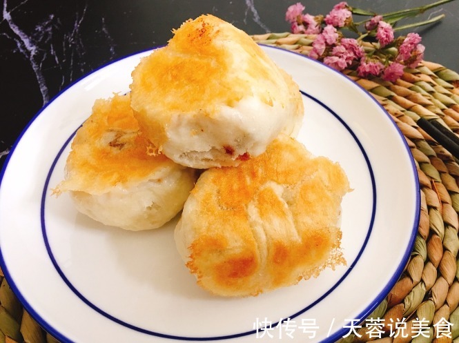 做水煎包,该用什么水很多人都做错,所以包子口感不脆,不好吃