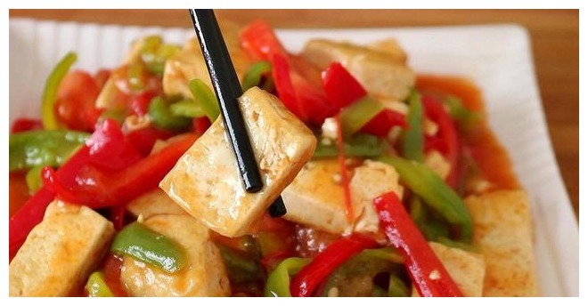 2元豆腐,2个西红柿,比吃大鱼大肉还香,大人孩子都爱吃