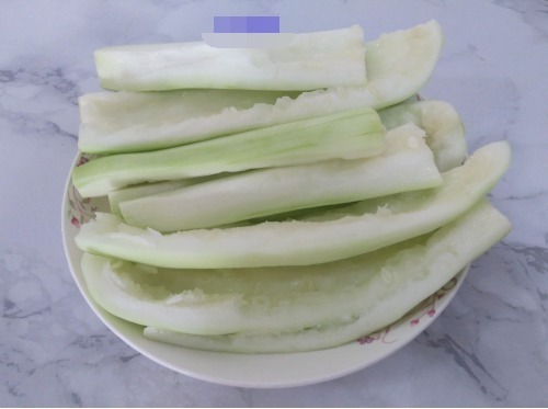 这个包子没有肉却特别鲜,只用俩食材,一个负责香,一个负责鲜!