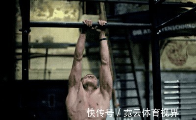 引体向上|单杠悬垂2分钟就属于高手级别,每天坚持训练,快速提升双手握力