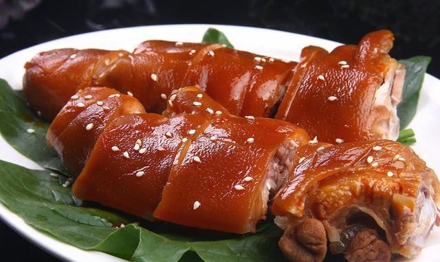 女人吃猪蹄能够延缓衰老美容专家这四种食物才是抗衰老的首选