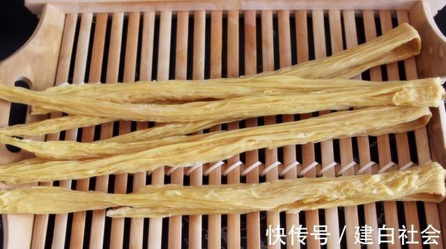 泡腐竹,直接加水是错的学会大厨的做法,半小时泡发好,不夹生