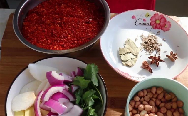 二十年秘制辣椒酱配方,详细做法全都告诉你,香辣过瘾,好吃下饭
