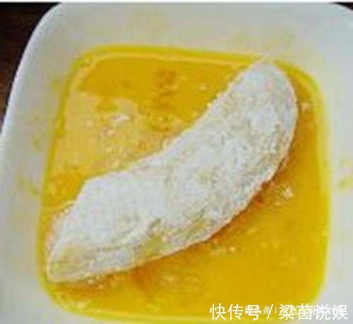 香蕉|70岁奶奶卖炸香蕉，十元一根，一天收入一千多块，生意超红火