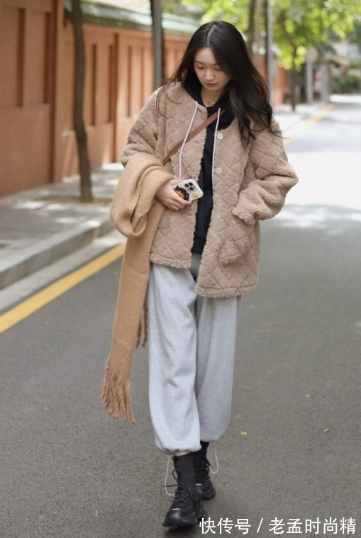 法则|想要把羊羔毛外套穿出高级感!掌握这几套穿搭法则,好看又减龄