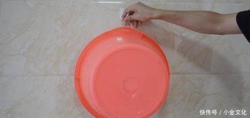 卫生间|卫生间放2根尼龙扎带，真是厉害了，一年能省不少钱，涨知识了