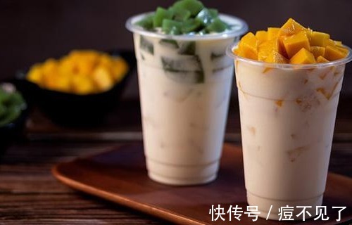 凉白开|痘博士真的能祛痘吗?痘博士:奶茶虽好!痘痘肌不要贪杯喔