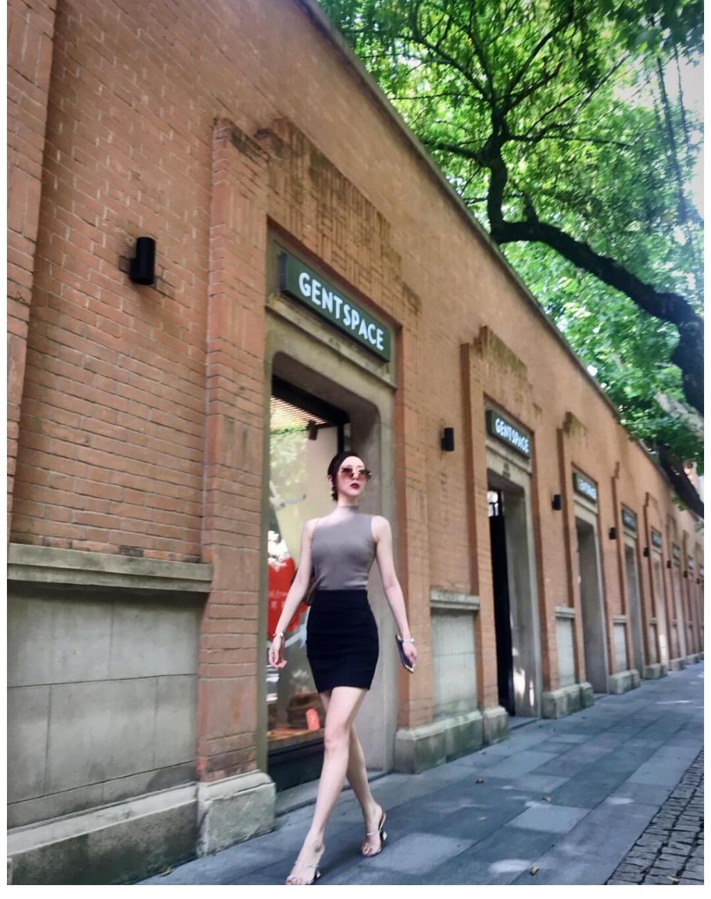 迷人|御姐街拍绝了，优雅迷人精致奢华好看到整条街都在看她