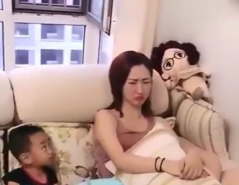 懂事|23岁姐姐打不过3岁弟弟,姐姐向妈妈哭诉,弟弟却一脸不屑