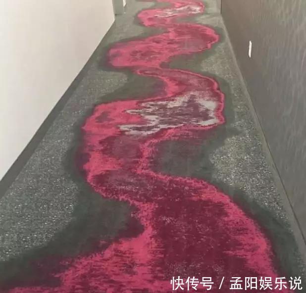 出国度假的我，居然在酒店的窗帘上发现了一些诡异的花纹