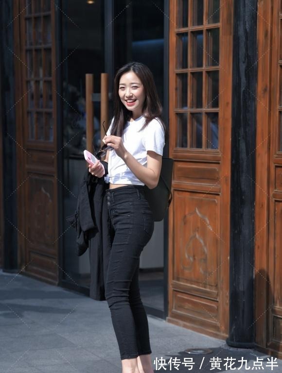 短袖|活力美女太有魅力了，短袖衫配牛仔裤，穿出清爽美丽大方的美