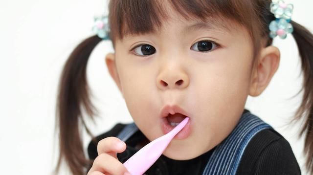 刷牙|宝宝多大开始刷牙适合乳牙萌出前,该如何给宝宝清洁口腔