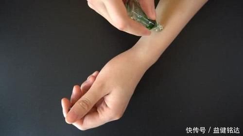 风油精的这4大用途,看完才知道这么实用,赶紧给家里囤几瓶