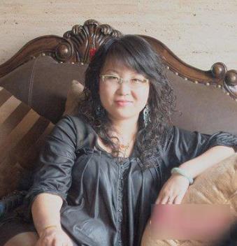 斜刘海 适合40岁中年女人发型,中年圆脸女人发型图片