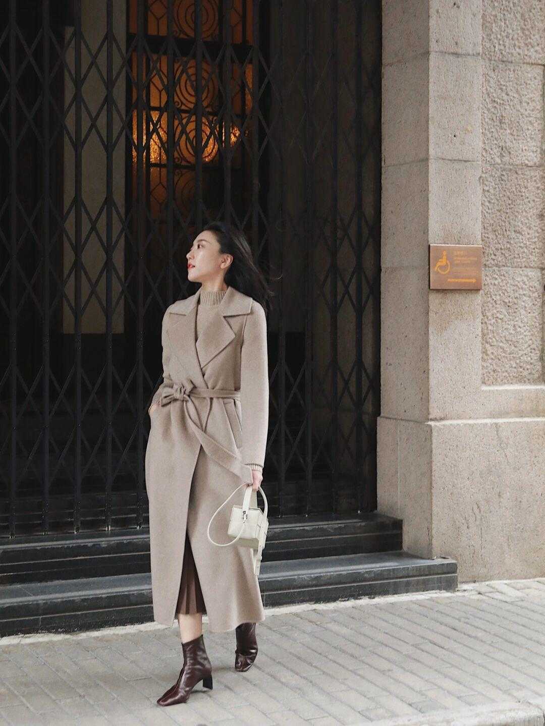 时髦 今年流行“大衣+靴子”,保暖时髦又有气场,冬天穿刚刚好