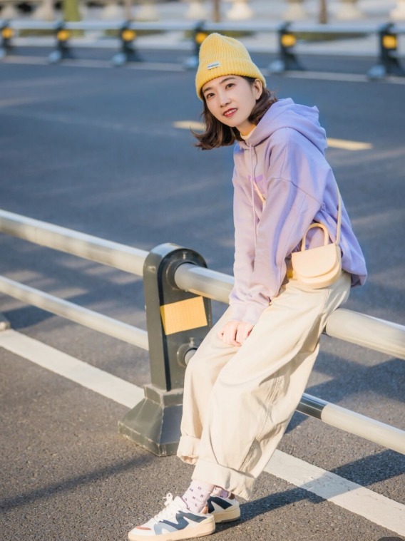 下半身 小个子穿卫衣竟然这么时髦!选择这几种流行色,活力十足还不挑人