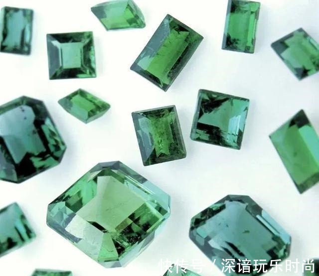 佳士得 看过了这些珠宝，我才读懂了祖母绿的“年轻范”！
