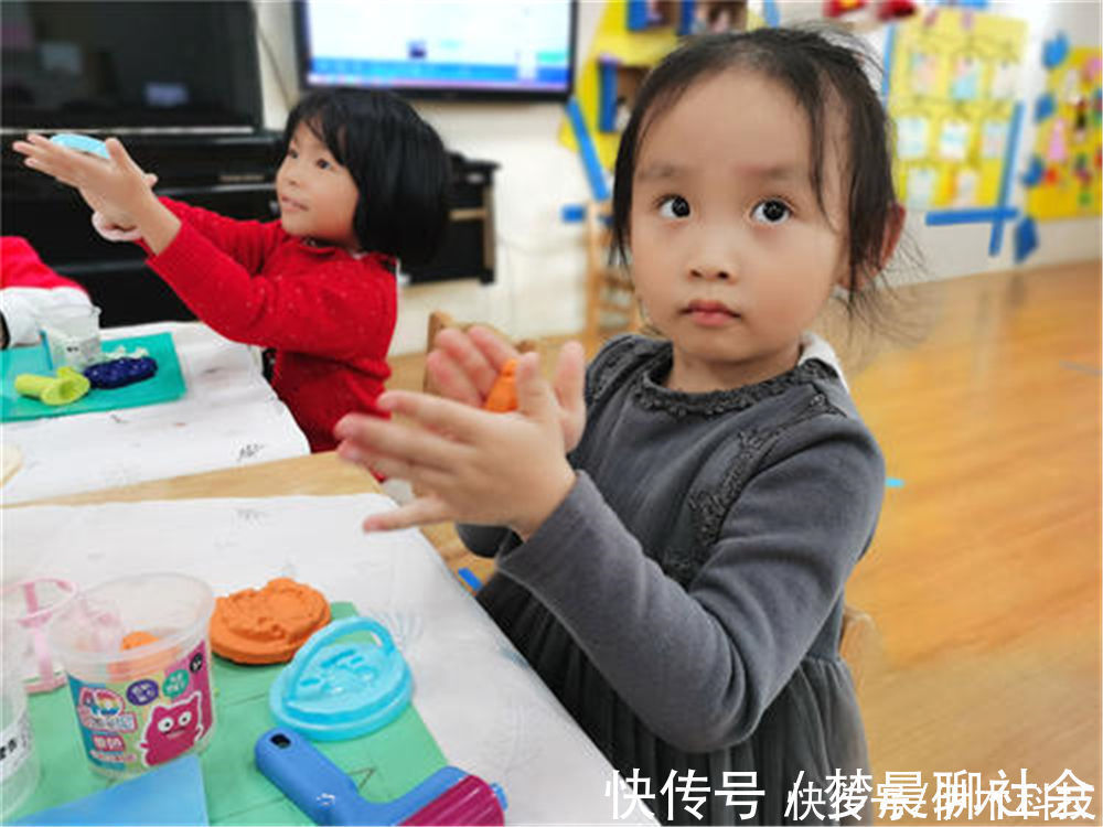 文具|小学生用水彩笔当口红,老师看了又气又笑:这是要当“黑魔仙”吗