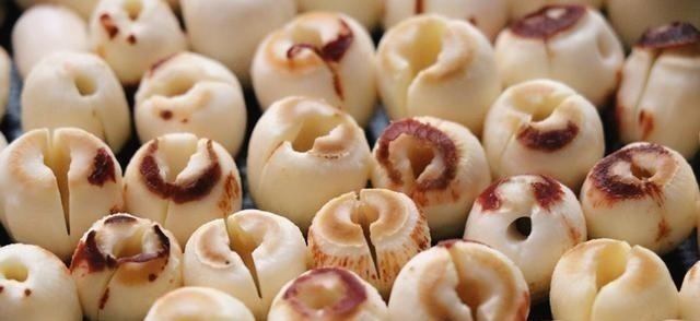 80岁奶奶吃了30年莲子，教我正确做法，不煲汤不煮粥，做法很简单！