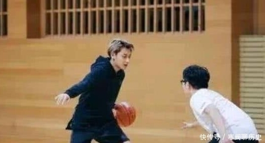 男孩子“打籃球”能長高？醫生：做到這3點，躺著也能長高個兒！