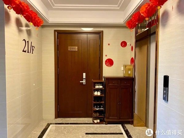 电梯|走廊放鞋柜常见,但还是第一次见这么和睦相处,你觉得这样好吗?